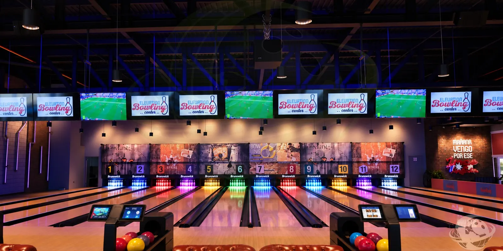 Home Pistas Brunswick a color en Elevation Bowling Center, ejemplo de un proyecto nuevo
